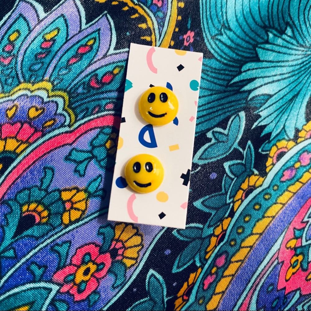 🔴4 for 20🔴 Smiley Face Plastic Post Earrings NEW